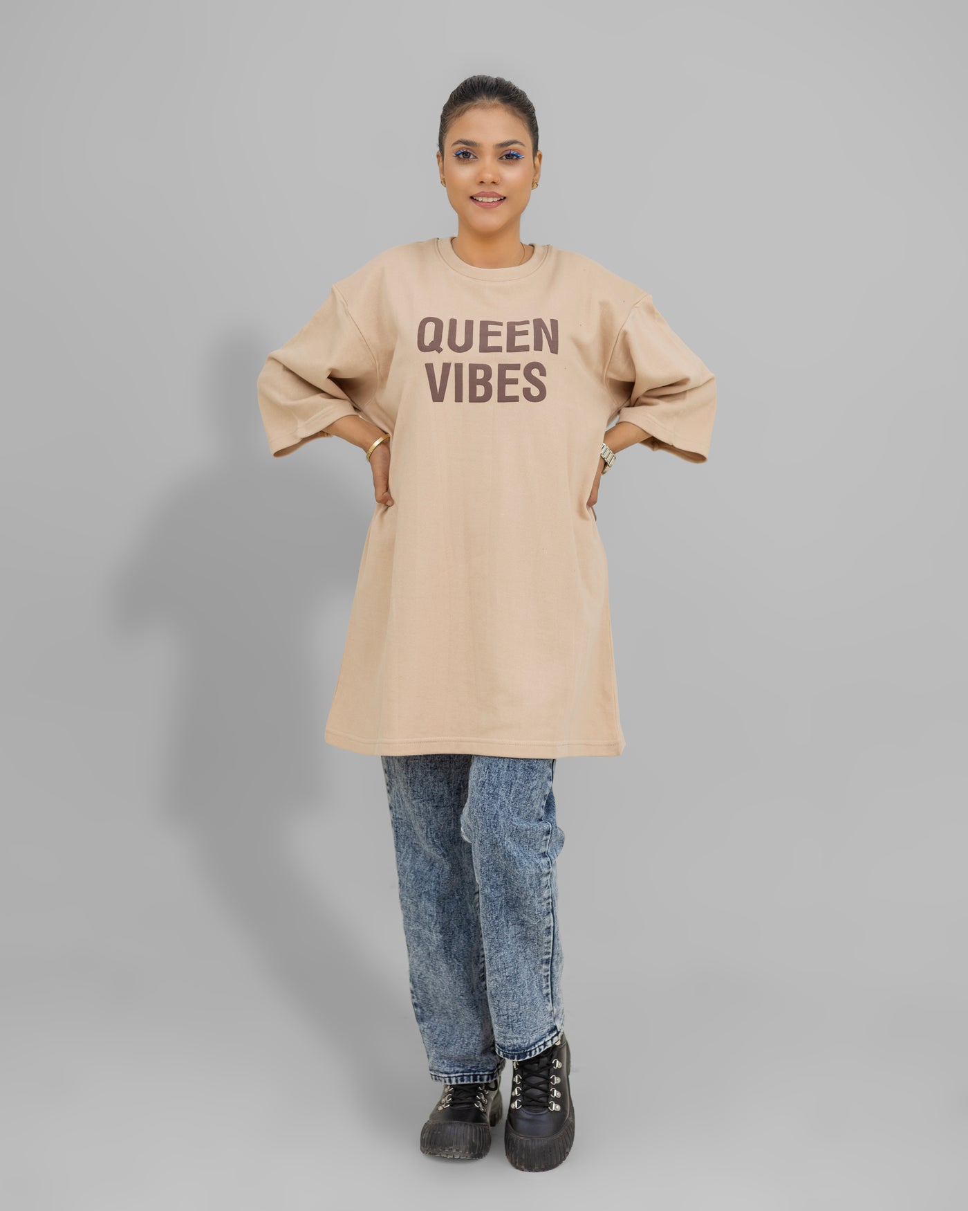 Latte Brown Oversized Tee – “Queen Vibe” Chest Print
